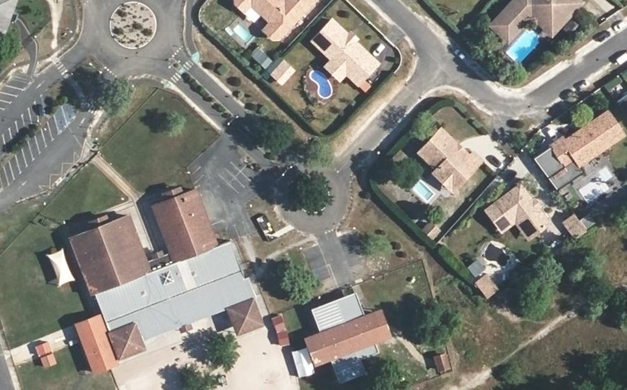 Vue aérienne du Rond-point anonyme n°755336900