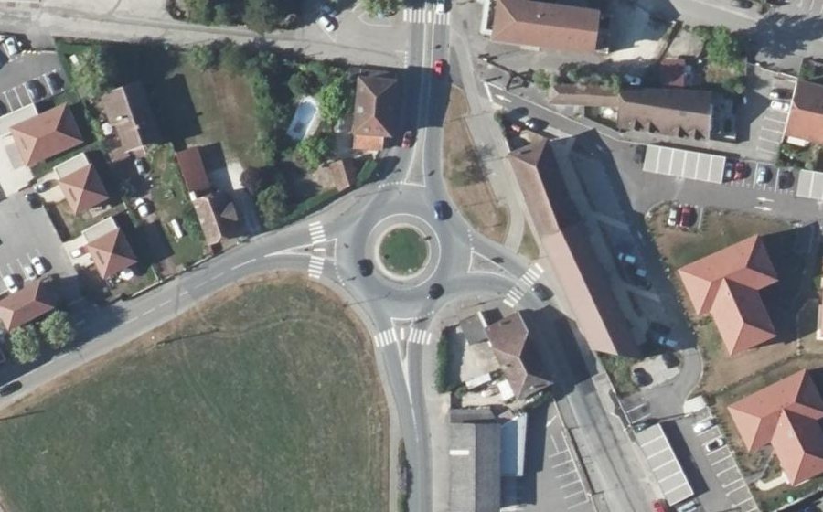 Vue aérienne du Rond-point anonyme n°755458641