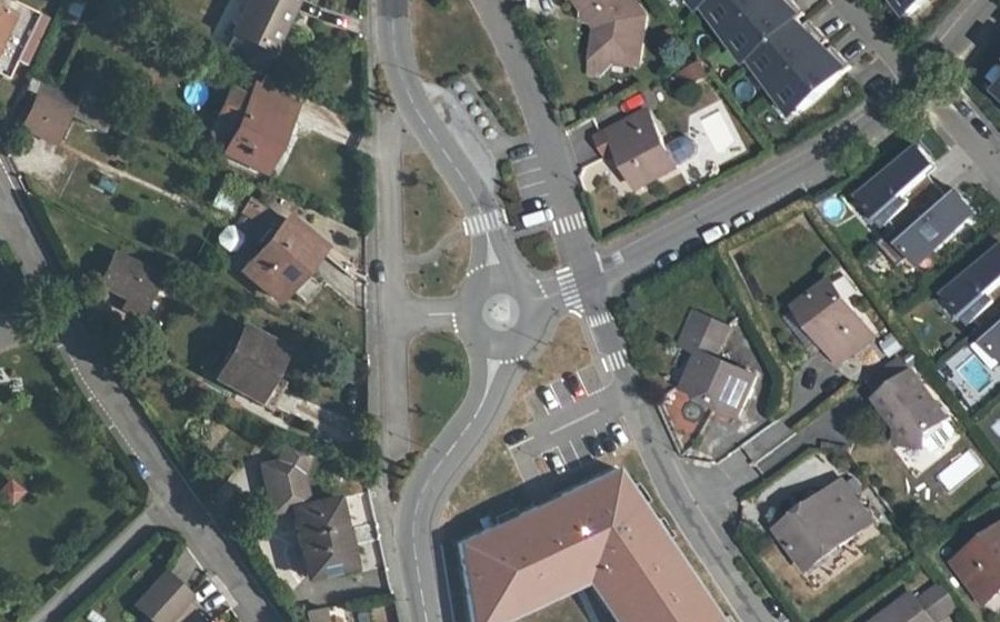 Vue aérienne du Rond-point anonyme n°755504802
