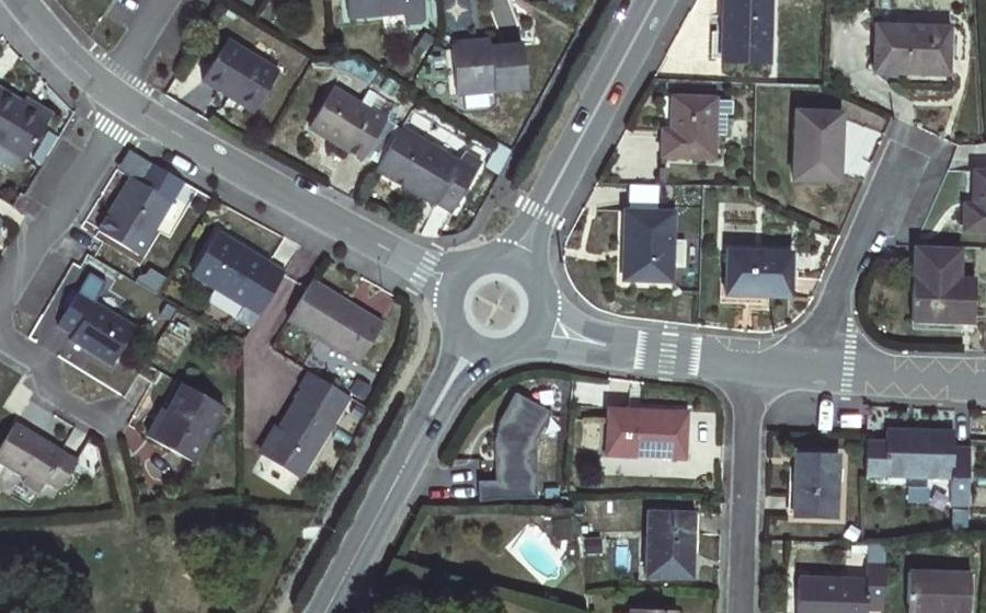 Vue aérienne du Rond-point anonyme n°755557239