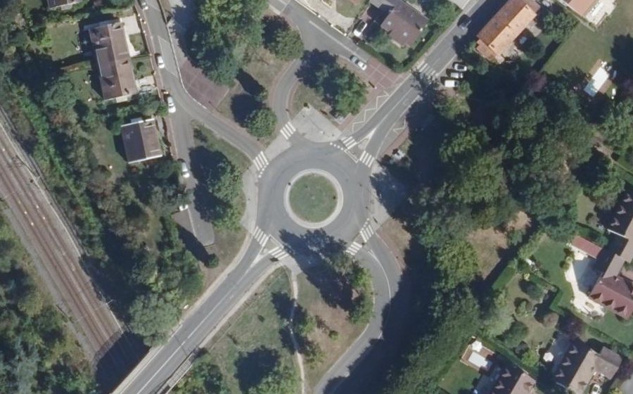 Vue aérienne du Rond-point anonyme n°75556549