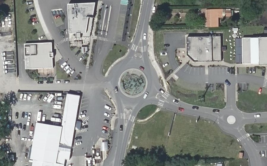 Vue aérienne du Rond-point anonyme n°755673954