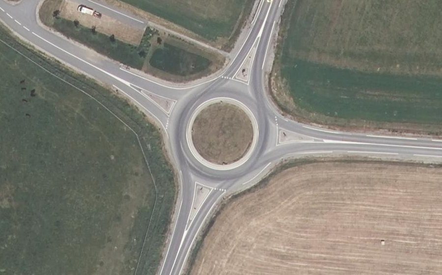 Vue aérienne du Rond-point anonyme n°755680723