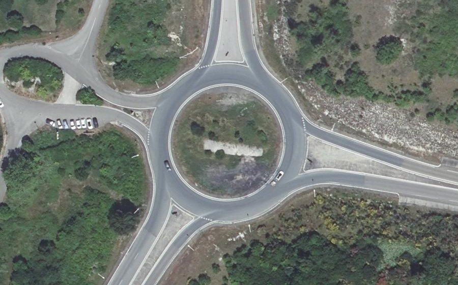 Vue aérienne du Rond-point anonyme n°75583683