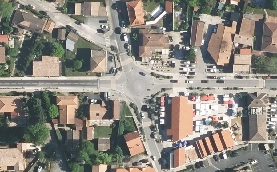 Vue aérienne du Rond-point anonyme n°755868397