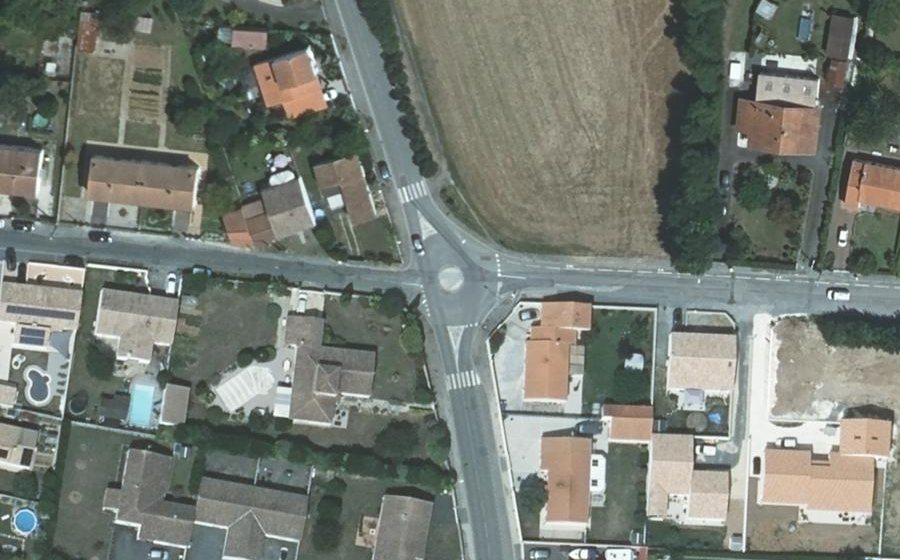 Vue aérienne du Rond-point anonyme n°75590187