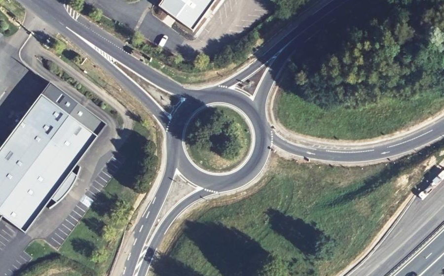 Vue aérienne du Rond-point anonyme n°75612117