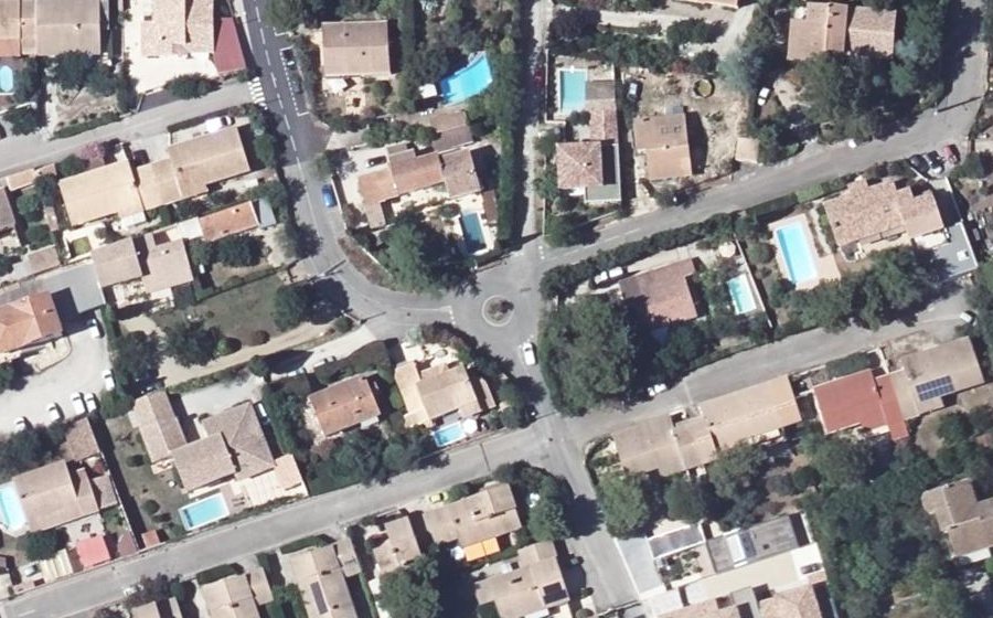 Vue aérienne du Rond-point anonyme n°756130159