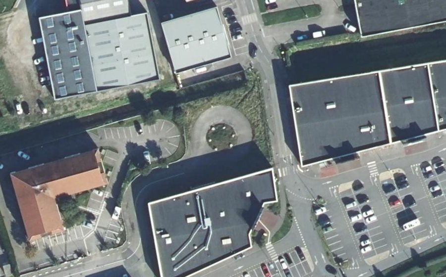 Vue aérienne du Rond-point anonyme n°756259395
