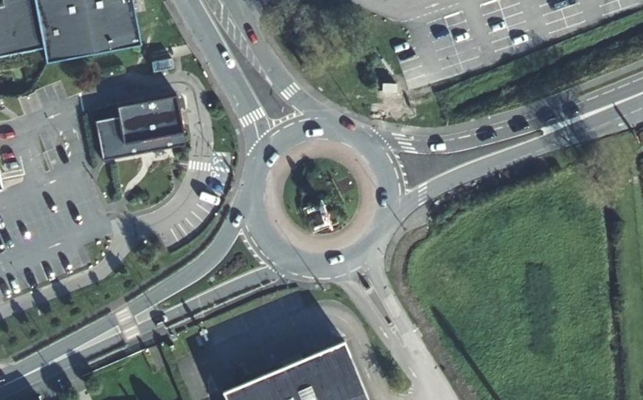 Vue aérienne du Rond-point anonyme n°756259407
