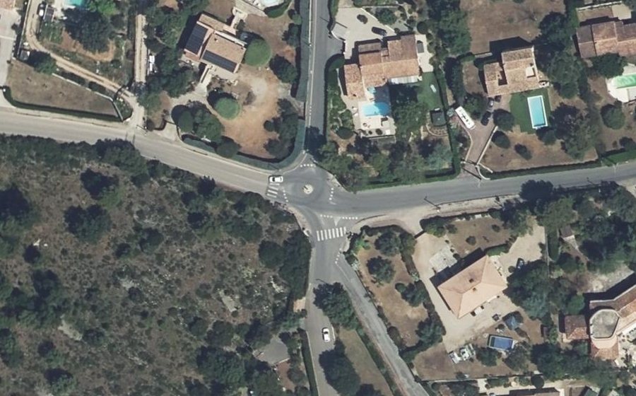 Vue aérienne du Rond-point anonyme n°756340141