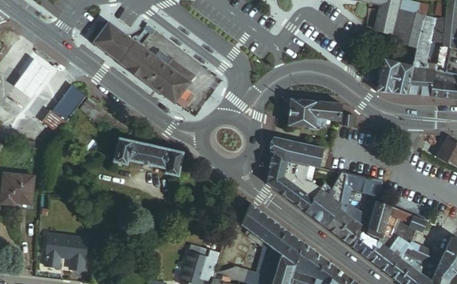 Vue aérienne du Rond-point anonyme n°75641517