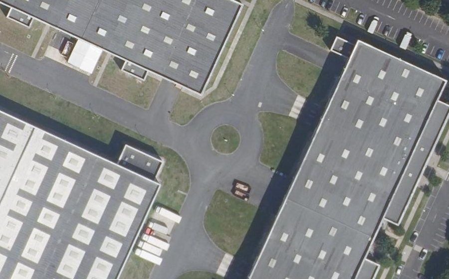 Vue aérienne du Rond-point anonyme n°756613105