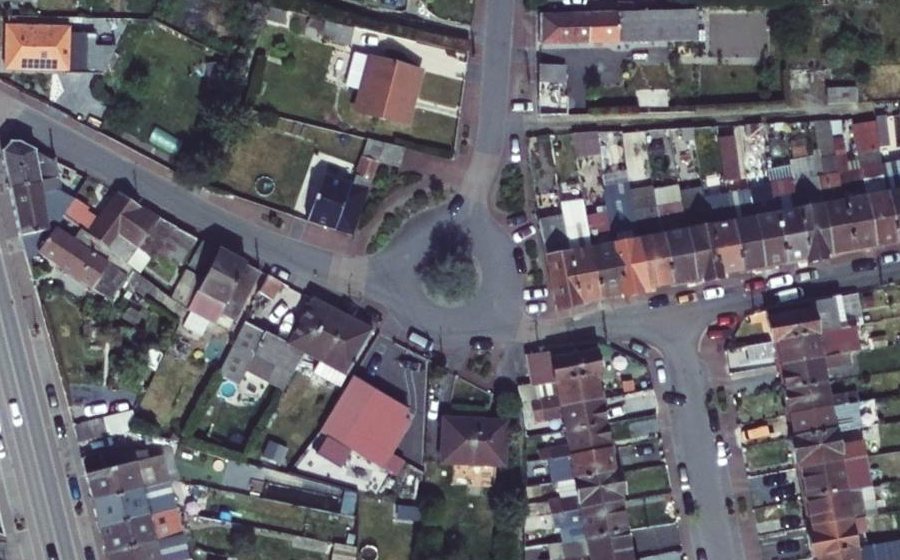 Vue aérienne du Rond-point anonyme n°75673155