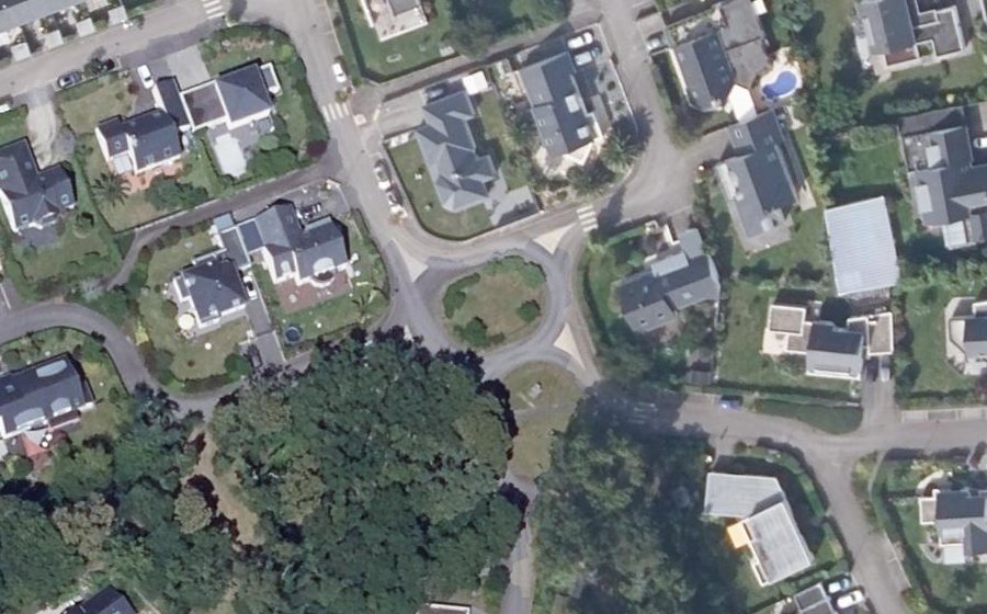 Vue aérienne du Rond-point anonyme n°75685414