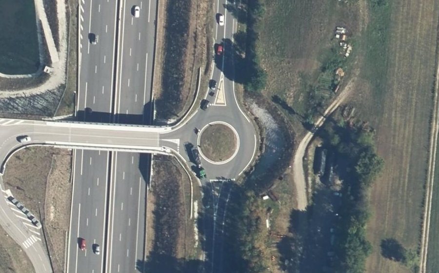 Vue aérienne du Rond-point anonyme n°756948332