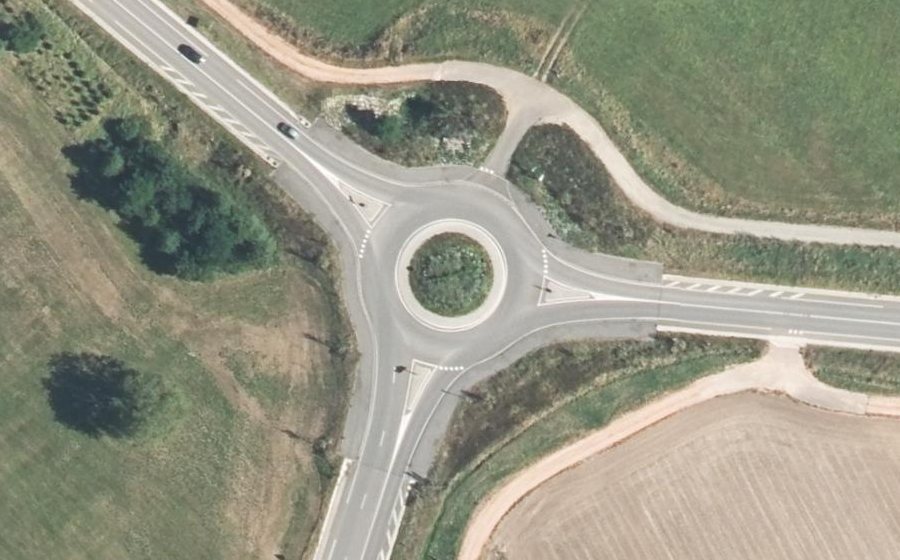 Vue aérienne du Rond-point anonyme n°757063625