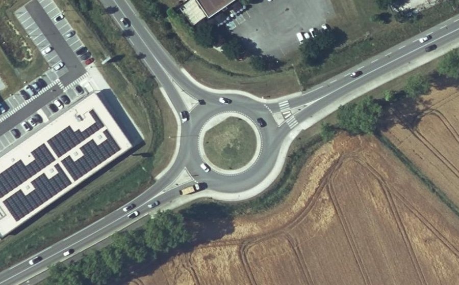 Vue aérienne du Rond-point anonyme n°757087748