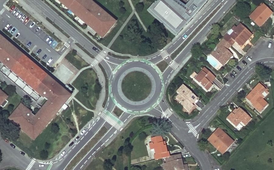 Vue aérienne du Rond-point anonyme n°75720112