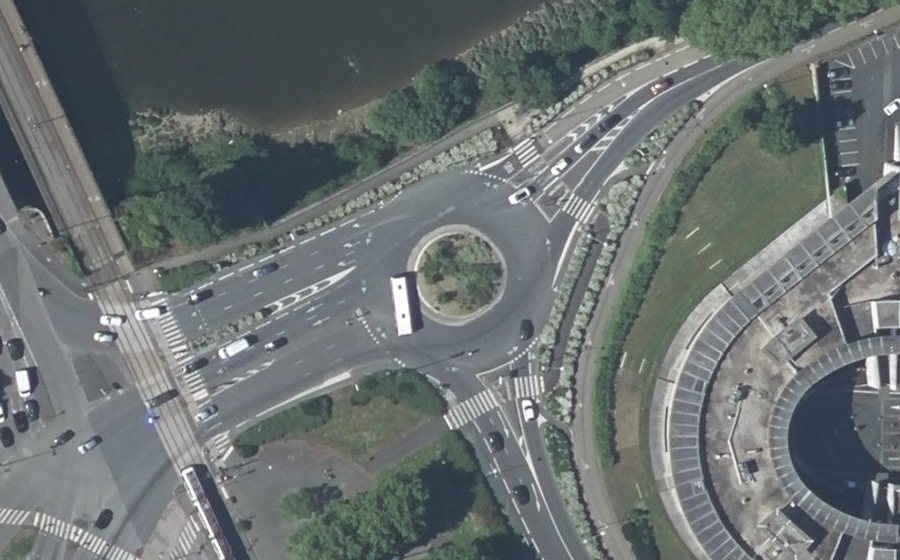 Vue aérienne du Rond-point anonyme n°757262768