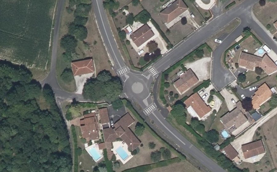 Vue aérienne du Rond-point anonyme n°757285328