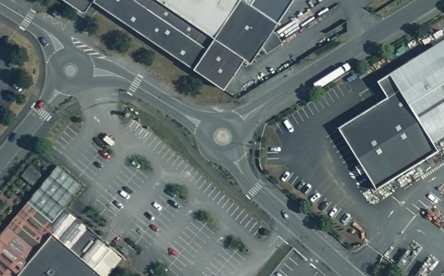 Vue aérienne du Rond-point anonyme n°757310377