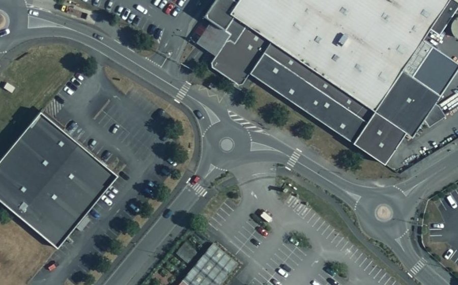 Vue aérienne du Rond-point anonyme n°757310432