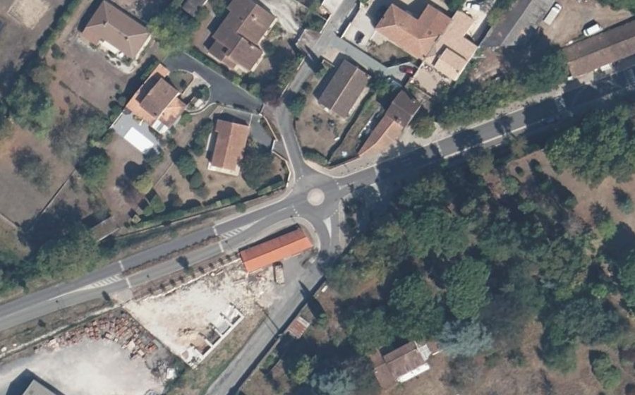 Vue aérienne du Rond-point anonyme n°757513760