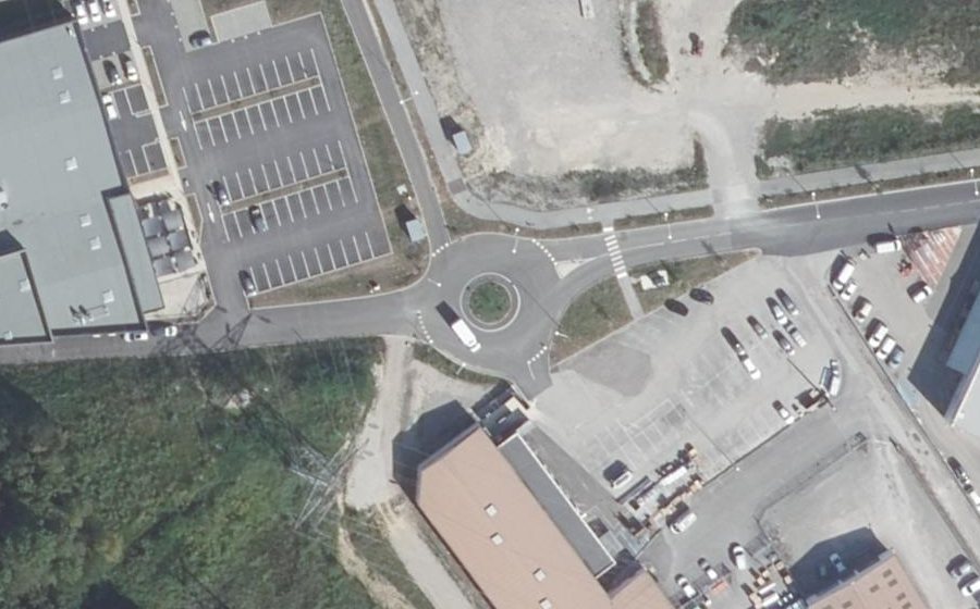 Vue aérienne du Rond-point anonyme n°757634488