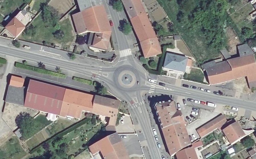 Vue aérienne du Rond-point anonyme n°75783760