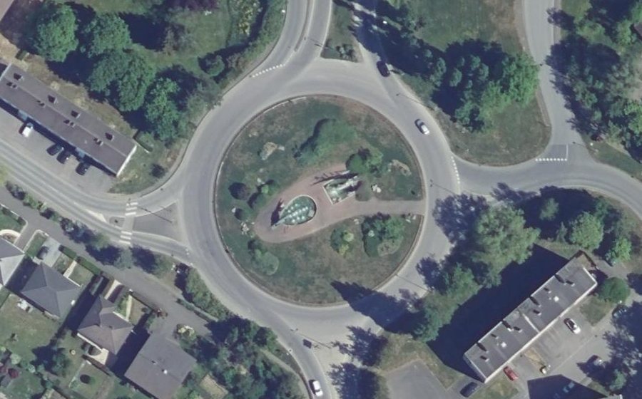 Vue aérienne du Rond-point anonyme n°75785904