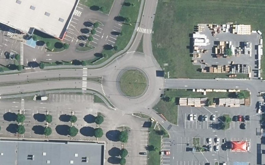Vue aérienne du Rond-point anonyme n°75787809