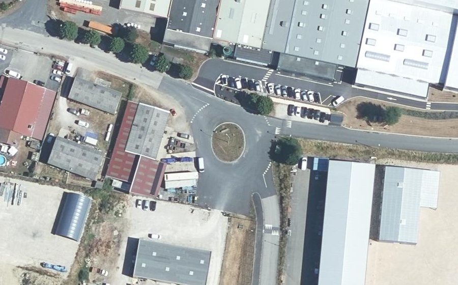 Vue aérienne du Rond-point anonyme n°757881642