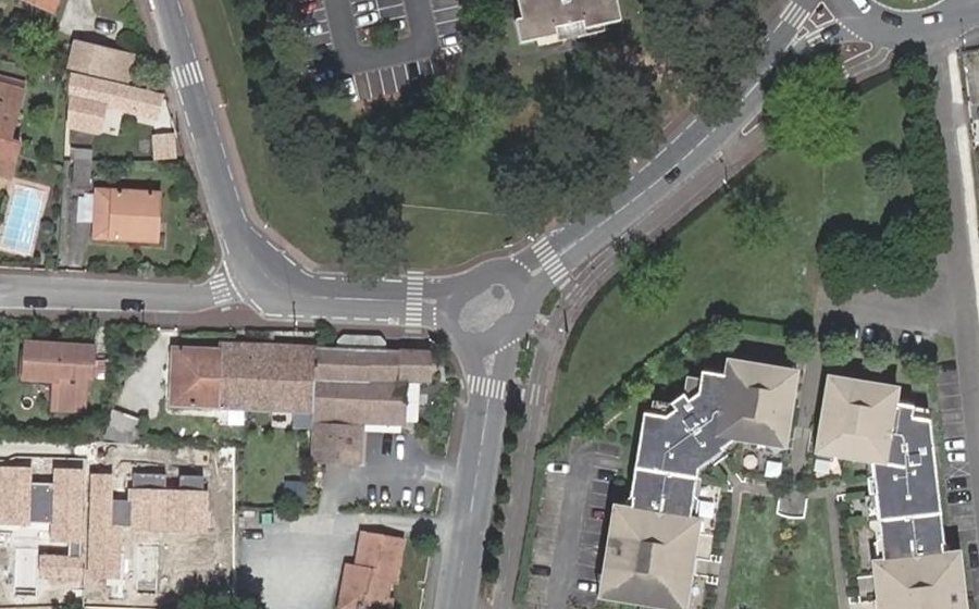 Vue aérienne du Rond-point anonyme n°758106001