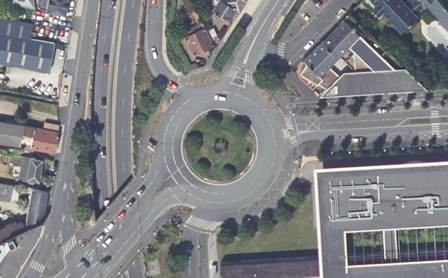 Vue aérienne du Rond-point anonyme n°758171251