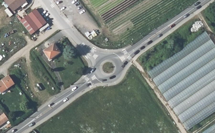 Vue aérienne du Rond-point anonyme n°758171570