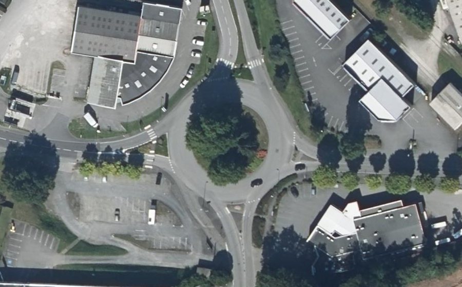 Vue aérienne du Rond-point anonyme n°758229642