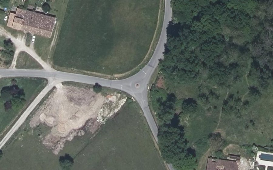 Vue aérienne du Rond-point anonyme n°758379001