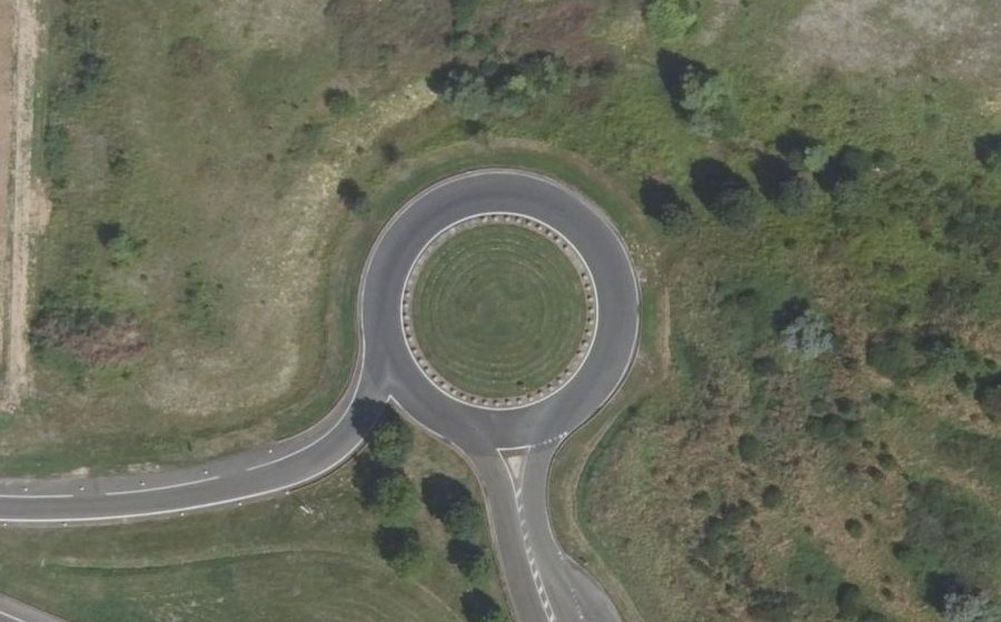 Vue aérienne du Rond-point anonyme n°75854377