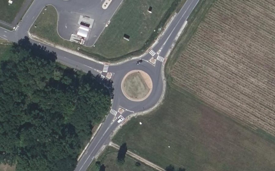 Vue aérienne du Rond-point anonyme n°758547905