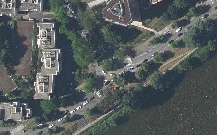 Vue aérienne du Rond-point anonyme n°75858186