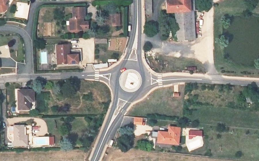 Vue aérienne du Rond-point anonyme n°758762861