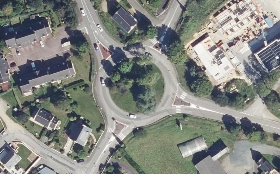 Vue aérienne du Rond-point anonyme n°758811358