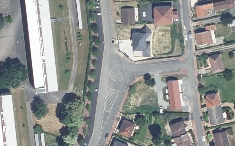 Vue aérienne du Rond-point anonyme n°75913748