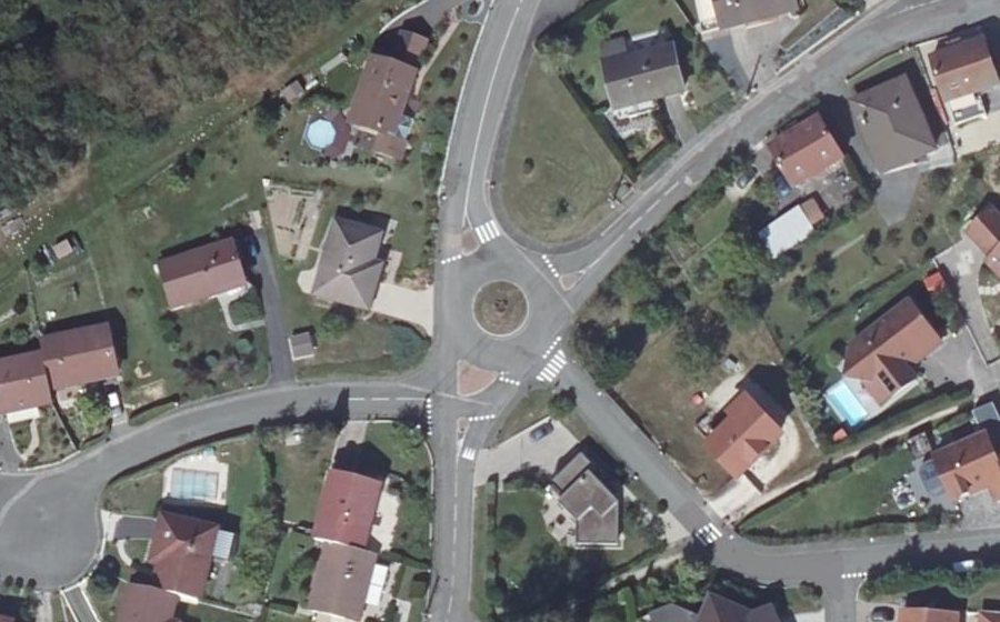 Vue aérienne du Rond-point anonyme n°75919683