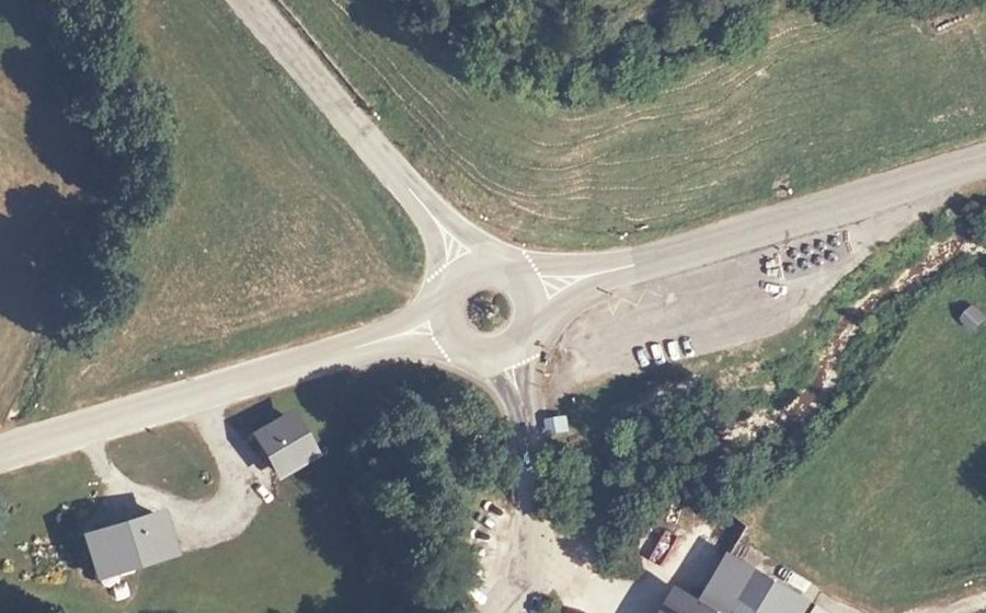 Vue aérienne du Rond-point anonyme n°759386583
