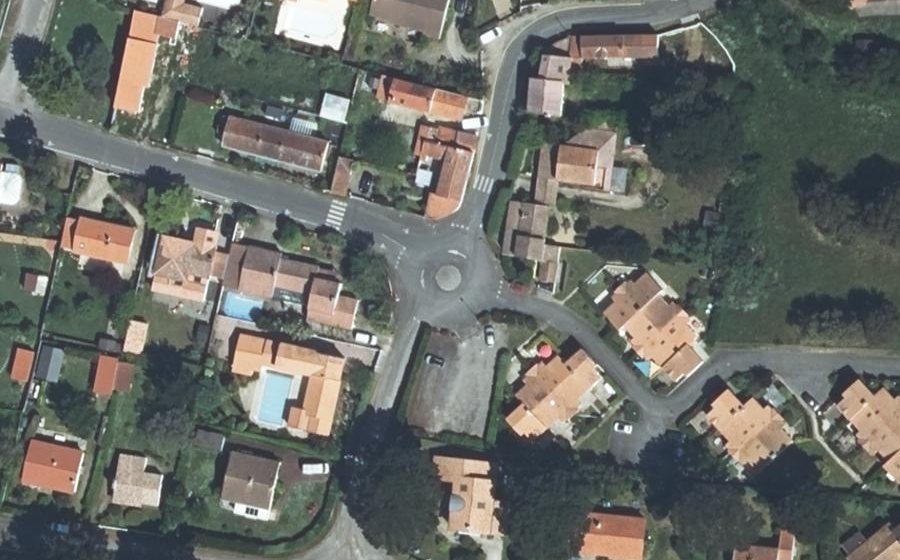 Vue aérienne du Rond-point anonyme n°759613939
