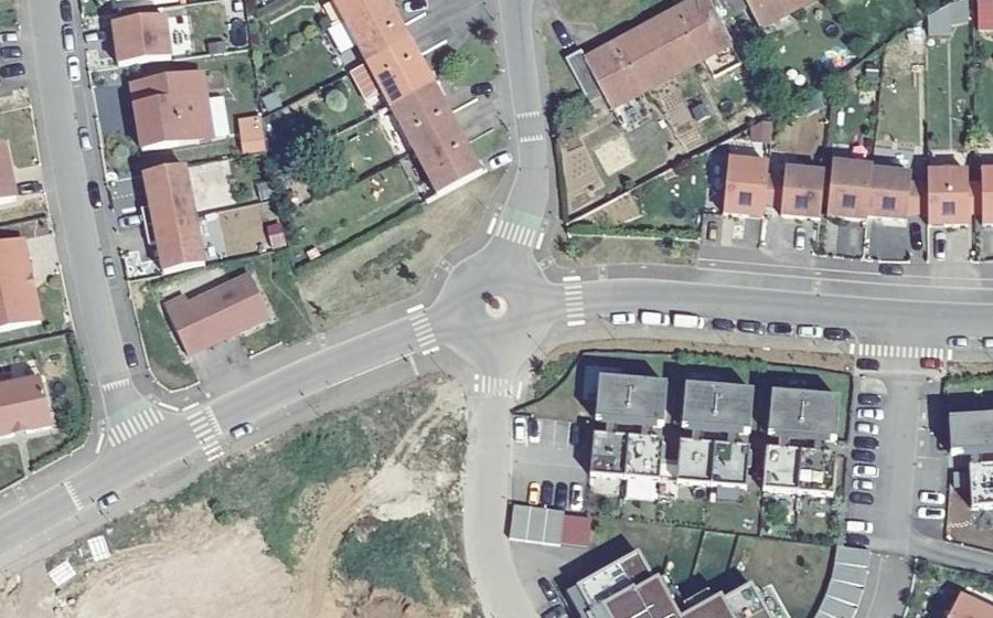 Vue aérienne du Rond-point anonyme n°759666156