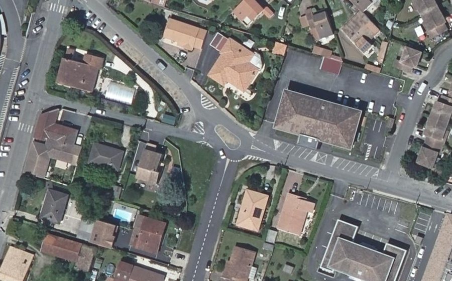 Vue aérienne du Rond-point anonyme n°759796766