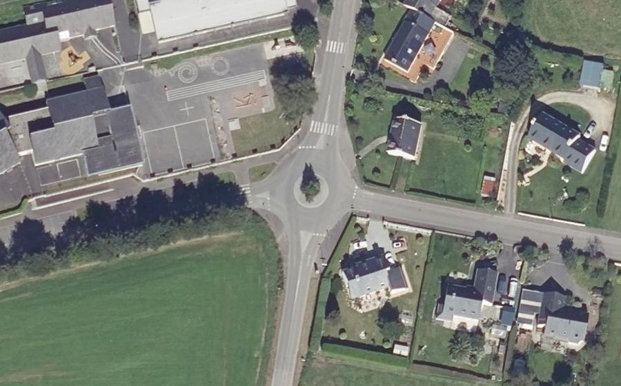 Vue aérienne du Rond-point anonyme n°759910807